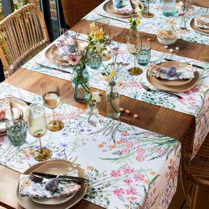 Dans la closeraie - Chemin de table